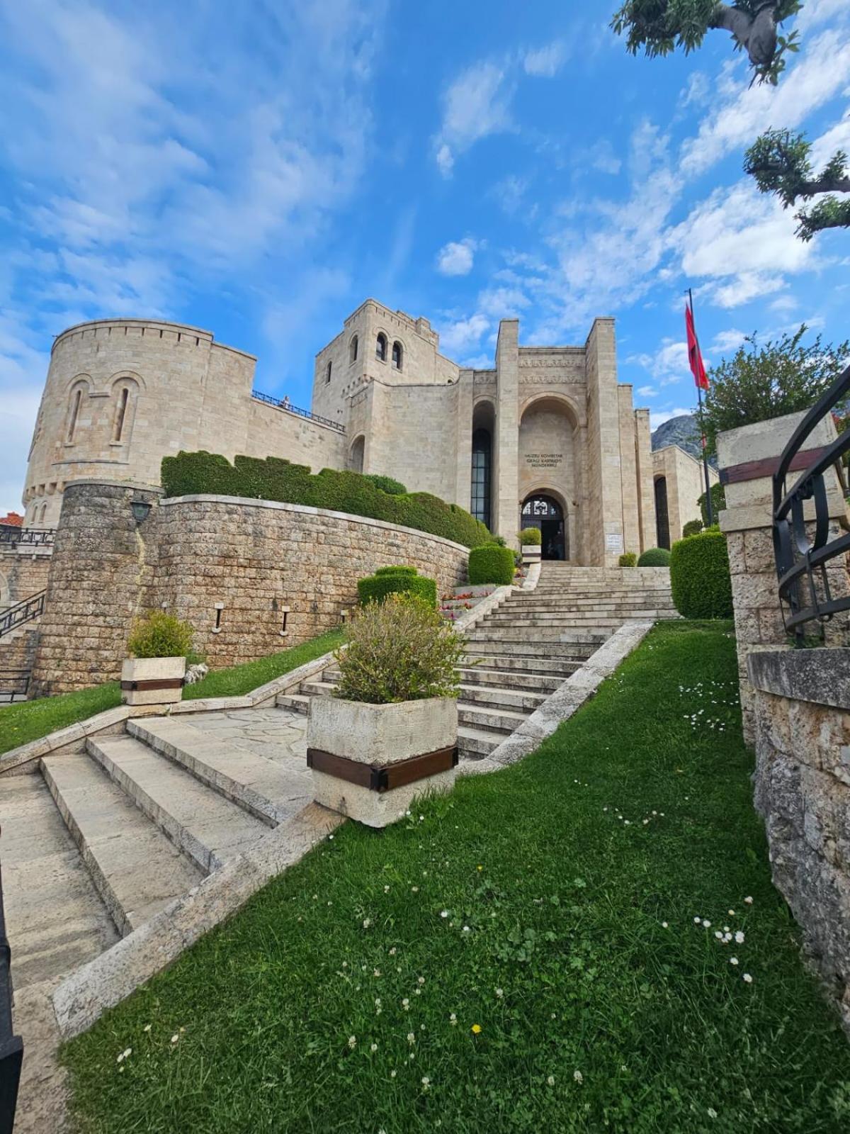 Hotel Castle - Inside,Voga Guesthause Krujë Exterior foto